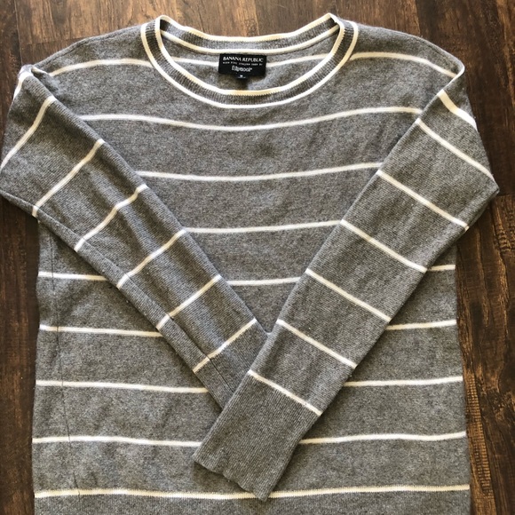 Banana Republic Cashmere Blend sweater - Picture 2 of 7